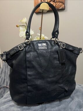 Coach Madison Lindsey Black Leather Satchel GUC retail $398